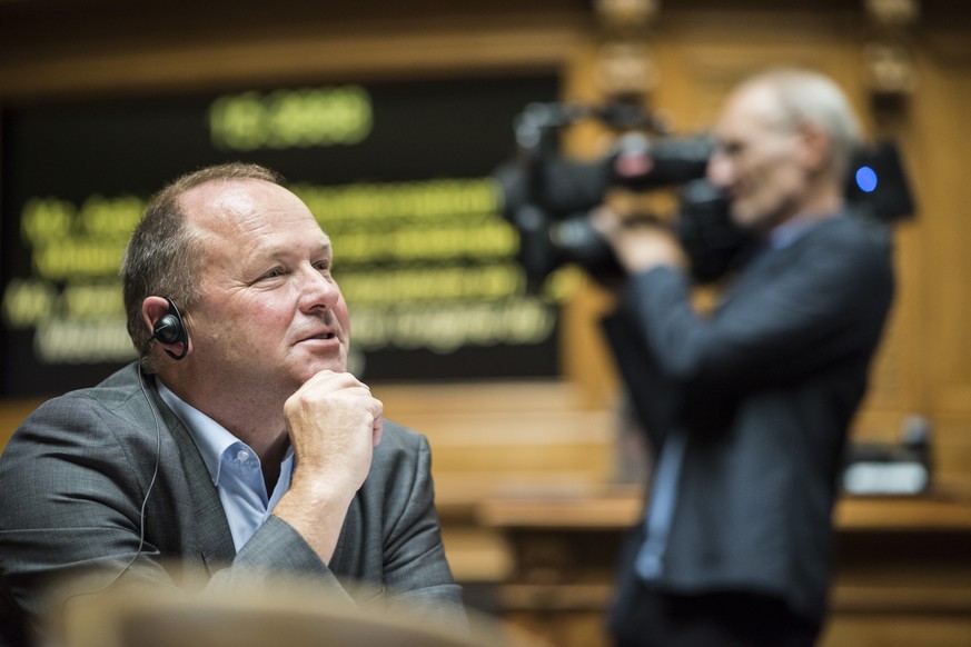 Andreas Aebi, SVP-BE, hoert einem Votum zu, an der Herbstsession der Eidgenoessischen Raete, am Dienstag, 13. September 2016, im Nationalrat in Bern. (KEYSTONE/Alessandro della Valle)