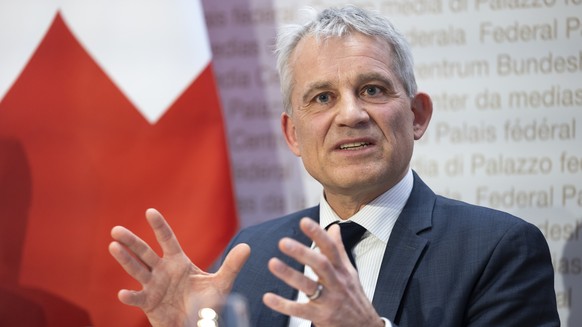 Bundesrat Beat Jans spricht waehrend einer Medienkonferenz des Bundesrates zum Abschlussbericht der Expertengruppe und zum weiteren Vorgehen zu internationalen Adoptionen, am Mittwoch, 29. Januar 2025 ...