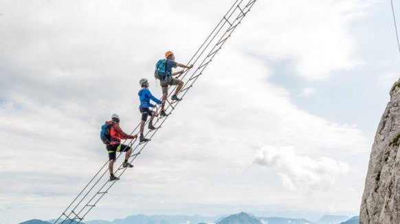 Wenn Karriereleitern ehrlich wären – 28 völlig lächerliche Treppendesigns\nÖsterreichischer Minimalismus: Aus weniger mach mehr.
Oder wie schon Led Zeppelin früher zu singen pflegte, Stairway to Heave ...