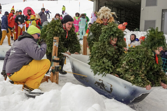Stoos Badewannenrennen Rauszeit Events im Winter Schweiz