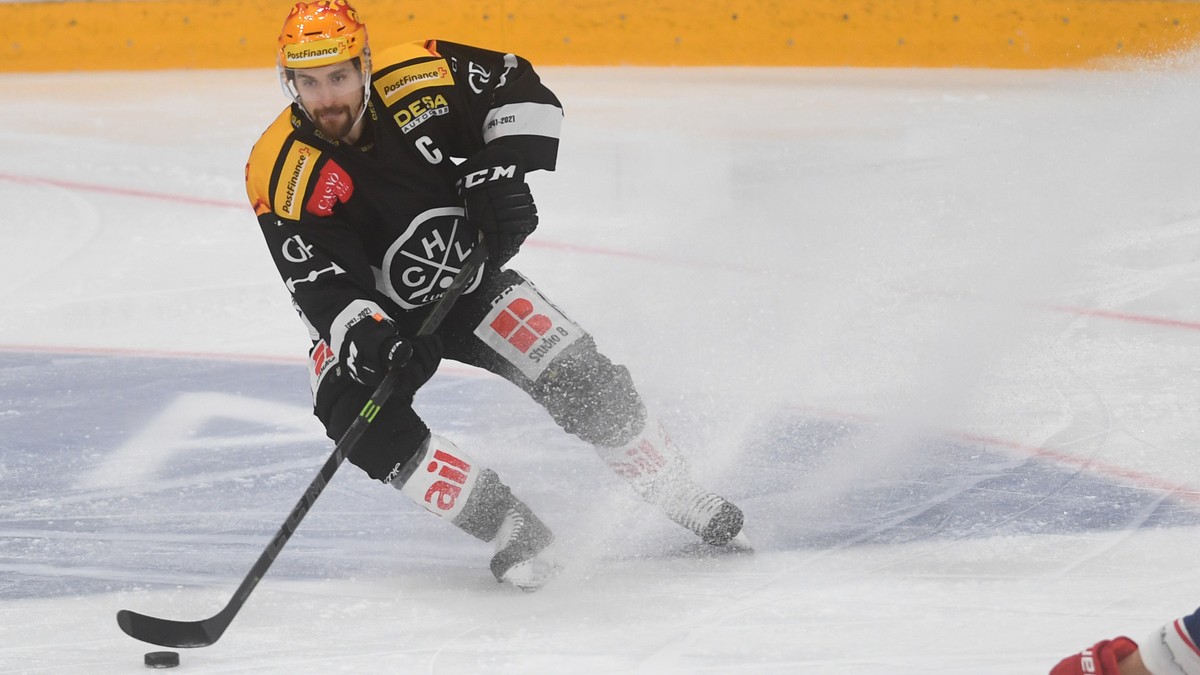 Lugano's Top Scorer Mark Arcobello in action, during the preliminary round game of National League A (NLA) Swiss Championship 2020/21 between HC Lugano and SC Rapperswil-Jona Lakers at the ice st ...