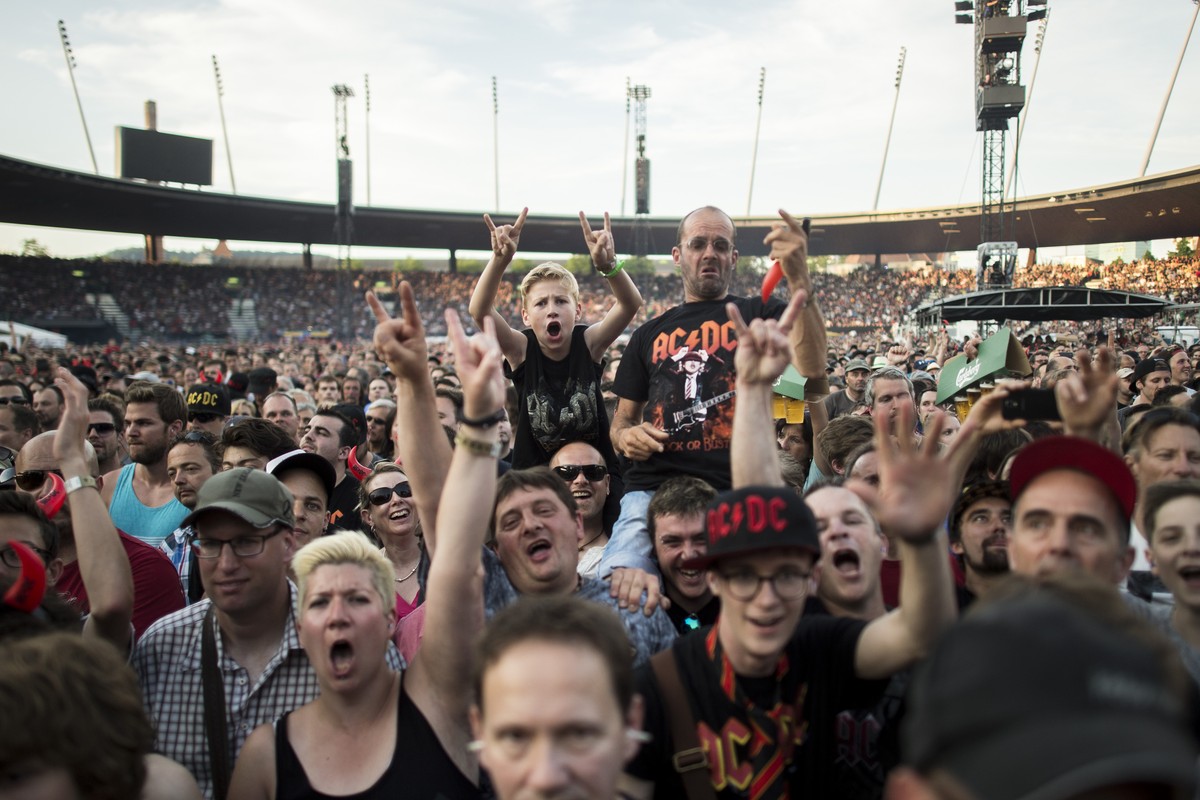 Visitors enjoy the concert of the Australian hard rock band AC/DC at the Letzigrund stadium in Zurich, Switzerland, on 5 June 2015. The band introduced its latest album "Rock or Bust". (KEYS ...
