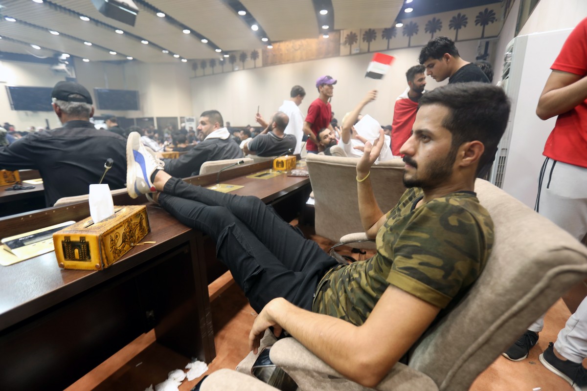 epa10098837 Supporters of Iraqi Shiite cleric Muqtada al-Sadr, head of the Sadrist movement, gather inside the Iraqi parliament hall after they stormed the 'Green Zone' in central Baghdad, I ...
