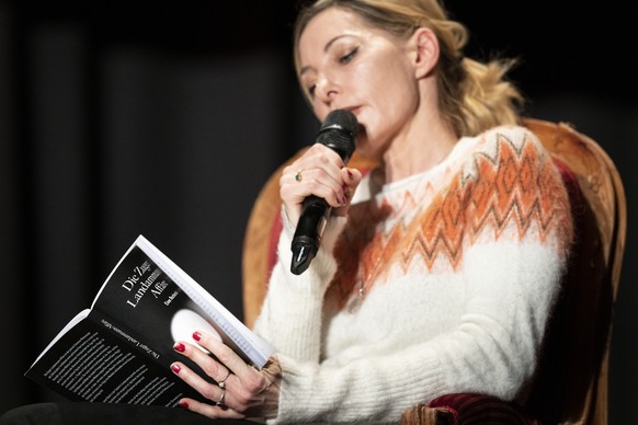 Michele Binswanger, Schweizer Journalistin und Autorin, liest aus ihrem Buch: Die Zuger Landammann-Affaere, anlaesslich der Buchvernissage im Kaufleuten-Saal am Sonntag, 5. Februar 2023 in Zuerich. (K ...