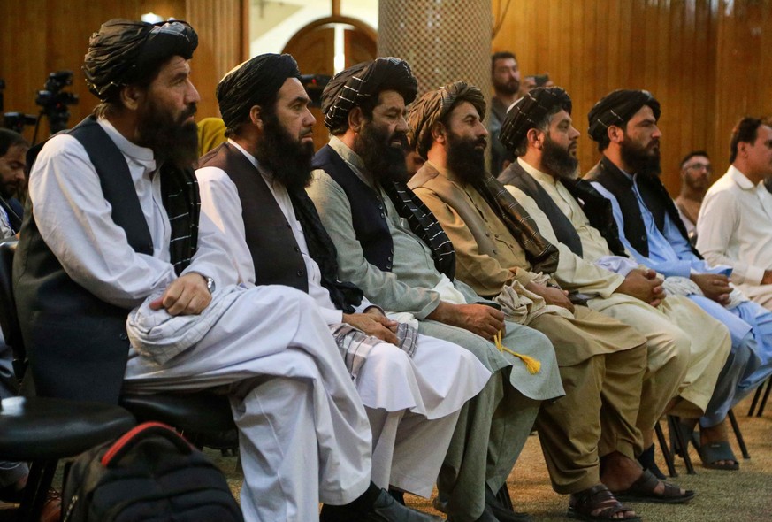 epa09463062 Taliban listen to Sheikh Abdul Baqi Haqqani, Taliban&#039;s Acting Minister of Higher Education, during a ceremony in Kabul, Afghanistan, 12 September 2021. Citing the threat of a humanita ...
