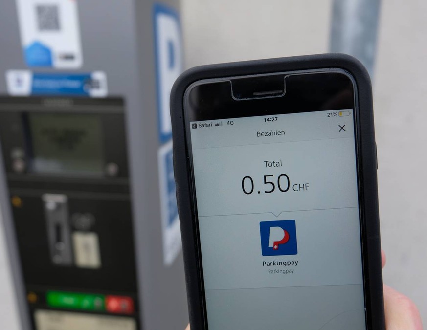 Bezahlen mit dem Handy –  diese Parkuhren schlucken «digitales Münz»