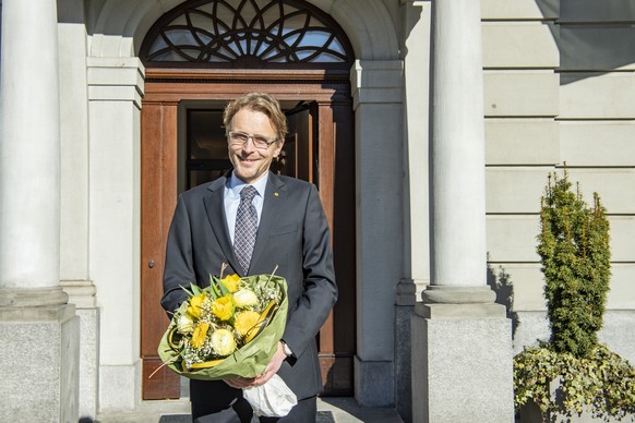 Der Urner Regierungsrat Urs Janett freut sich ueber die Wahl zum Urner Landammann, am Sonntag, 13. Februar, 2022 in Altdorf. (KEYSTONE/Urs Flueeler).