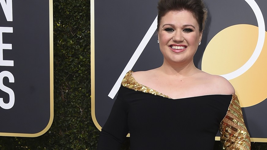 Kelly Clarkson arrives at the 75th annual Golden Globe Awards at the Beverly Hilton Hotel on Sunday, Jan. 7, 2018, in Beverly Hills, Calif. (Photo by Jordan Strauss/Invision/AP)