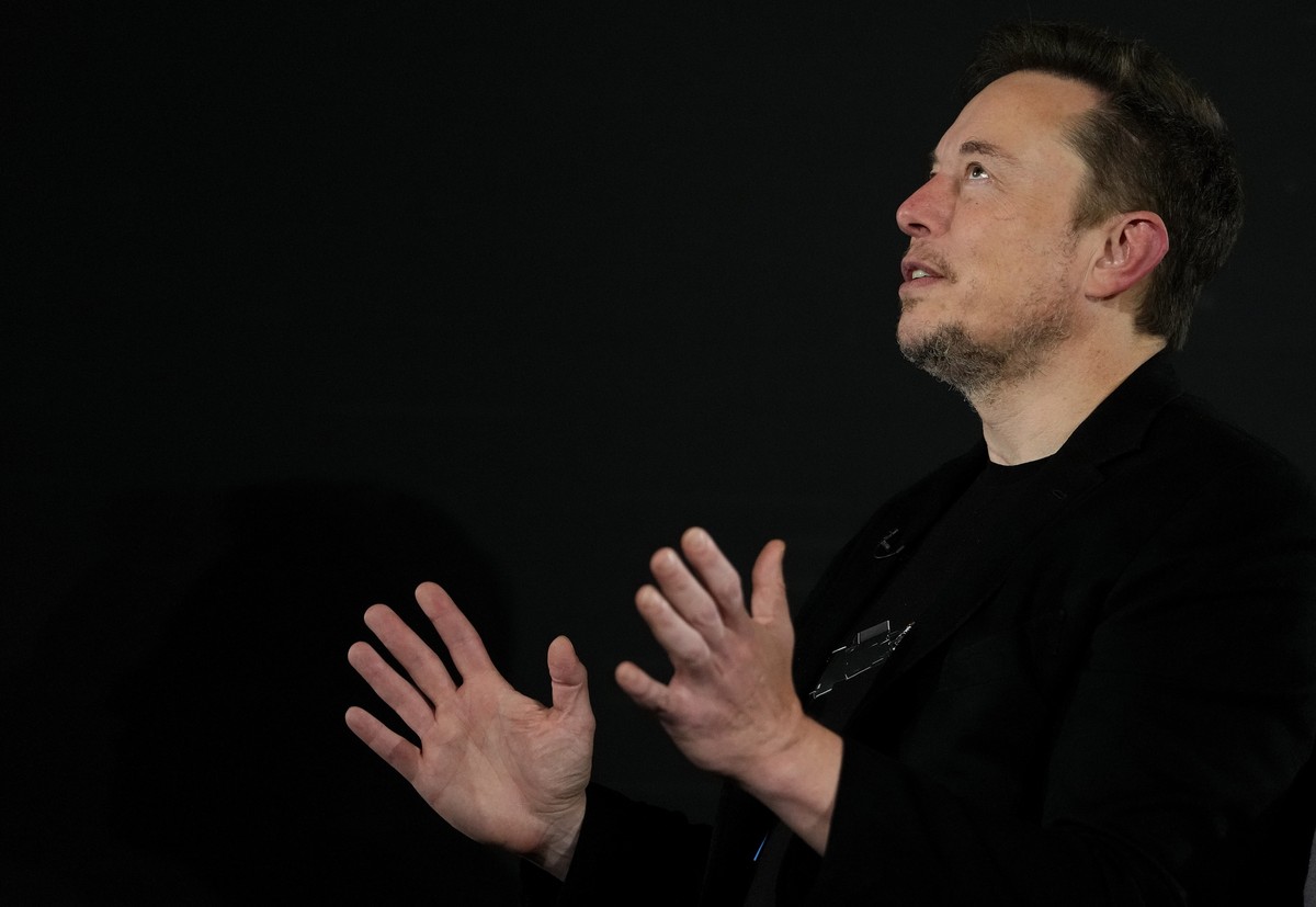Tesla and SpaceX's CEO Elon Musk gestures during an in-conversation event with Britain's Prime Minister Rishi Sunak in London, Thursday, Nov. 2, 2023. Sunak discussed AI with Elon Musk in a  ...
