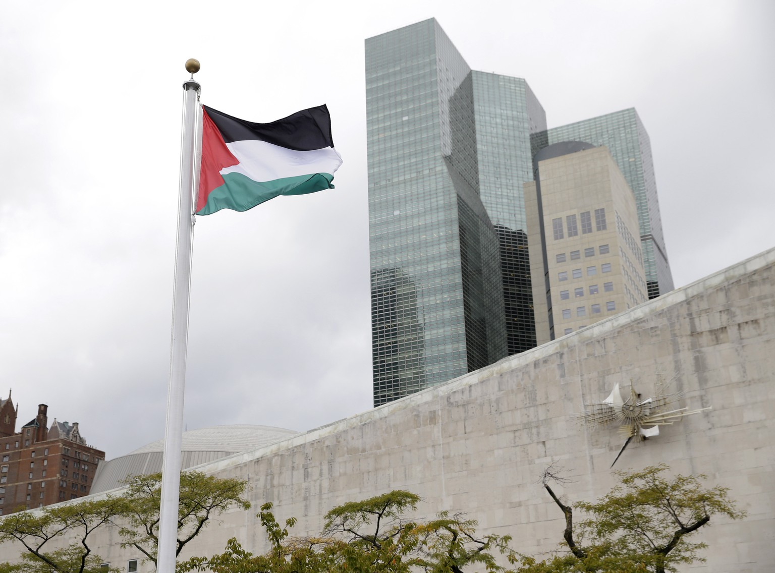 Zum ersten Mal weht die Flagge von Palästina vor dem UNO-Hauptsitz in New York.