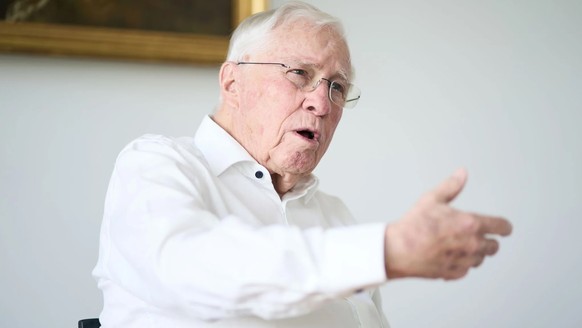 Will die UBS hart anpacken: Christoph Blocher in seinem Haus in Herrliberg im Kanton Zürich.