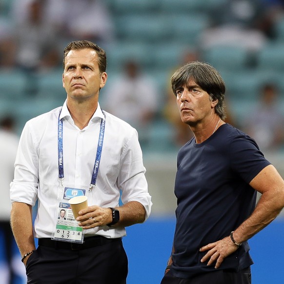 epa06834060 Germany&#039;s head coach Joachim Loew (R), team manager Oliver Bierhoff (C), and goalkeeper coach Andreas Koepke (L) inspect the pitch before the FIFA World Cup 2018 group F preliminary r ...