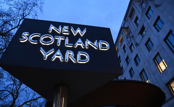 epaselect epa09857073 New Scotland Yard in London, Britain, 29 March 2022. The Metropolitan Police are expected to deliver lockdown breach fines over the Downing Street lockdown parties. It is yet unk ...