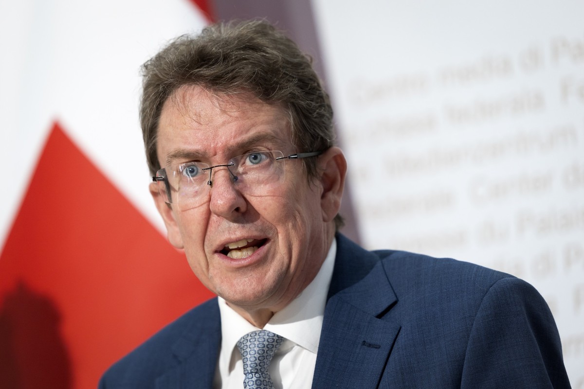Bundesrat Albert Roesti spricht waehrend einer Medienkonferenz zum Bundesgesetz ueber Kommunikationsplattformen und Suchmaschinen, am Mittwoch, 14. Oktober 2026 in Bern. (KEYSTONE/Peter Klaunzer)