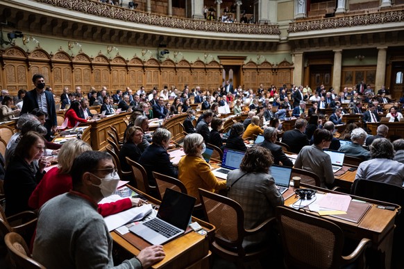 Die Grosse Kammer waehrend der Schlussabstimmungen an der Fruehlingssession der Eidgenoessischen Raete, am Freitag, 18. Maerz 2022, in Bern. (KEYSTONE/Peter Schneider)