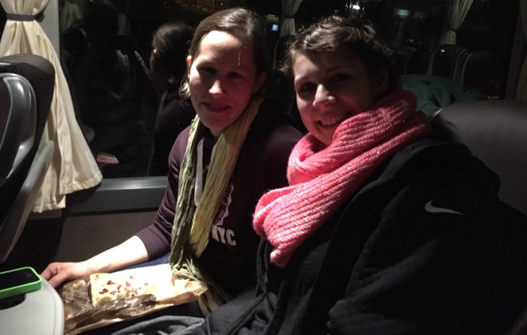 Andrea Wespi (29) und Monika Fries (24) freuen sich auf ihren ersten Besuch in der Stadt der Liebe.<br data-editable="remove">