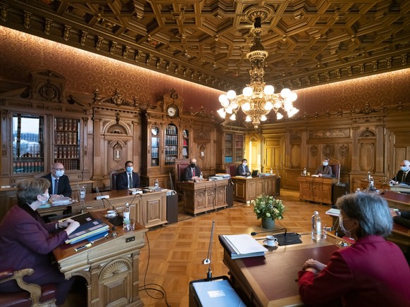 ARCHIVBILD ZUR MELDUNG, DASS HEUTE DIE ERSTEN BUNDESRAETE EINE CORONA-IMPFUNG ERHALTEN HABEN, AM FREITAG, 15. JANUAR 2020 - Bundesraetin Viola Amherd, Vizekanzler Viktor Rossi, Bundeskanzler Walter Th ...