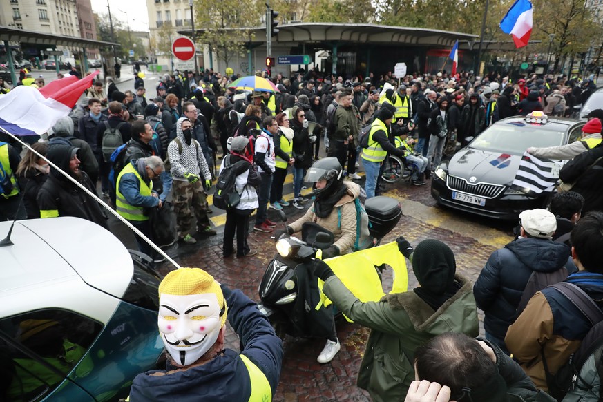 epa08001054 &#039;Gilets Jaunes&#039; (Yellow Vests) protesters gather at Porte de Champeret in Northern Paris as part of the &#039;Act 53&#039; demonstration (the 53rd consecutive national protest on ...