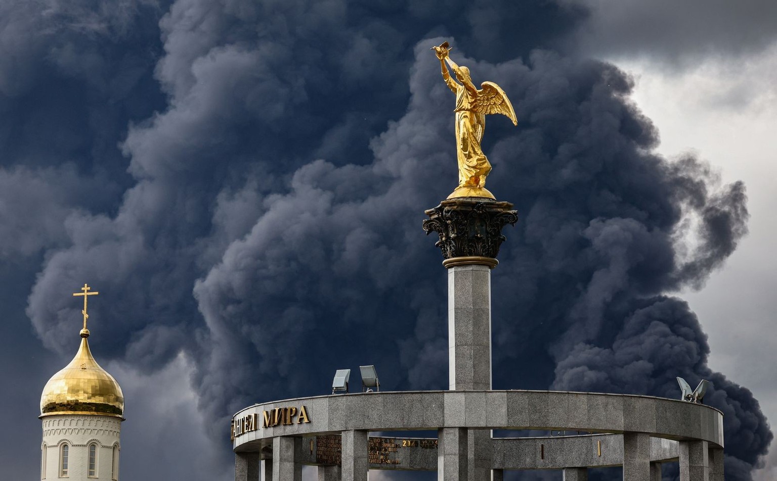 epa13046861 Smoke billows behind an Orthodox church following a reported Ukrainian drone attack, in Moscow, Russia, 18 June 2026. Russian authorities reported intercepting nearly 200 Ukrainian drones  ...