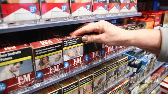 Warnhinweise auf Zigarettenpackungen machen auf die gesundheitlichen Folgen des Rauchens aufmerksam.