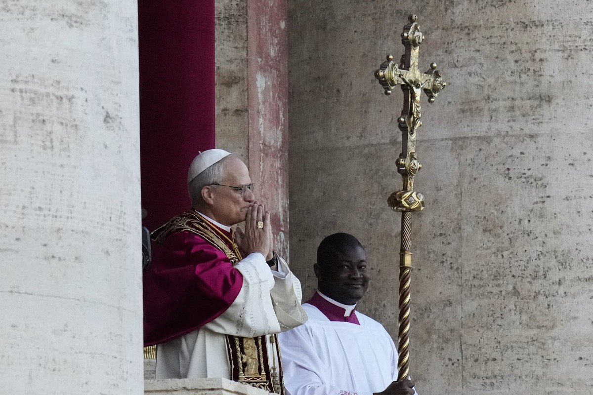 KEYPIX - Pope Leo XIV appears on the balcony of St Peter's Basilica after his election, at the Vatican, Thursday, May 8, 2025. (AP Photo/Gregorio Borgia)