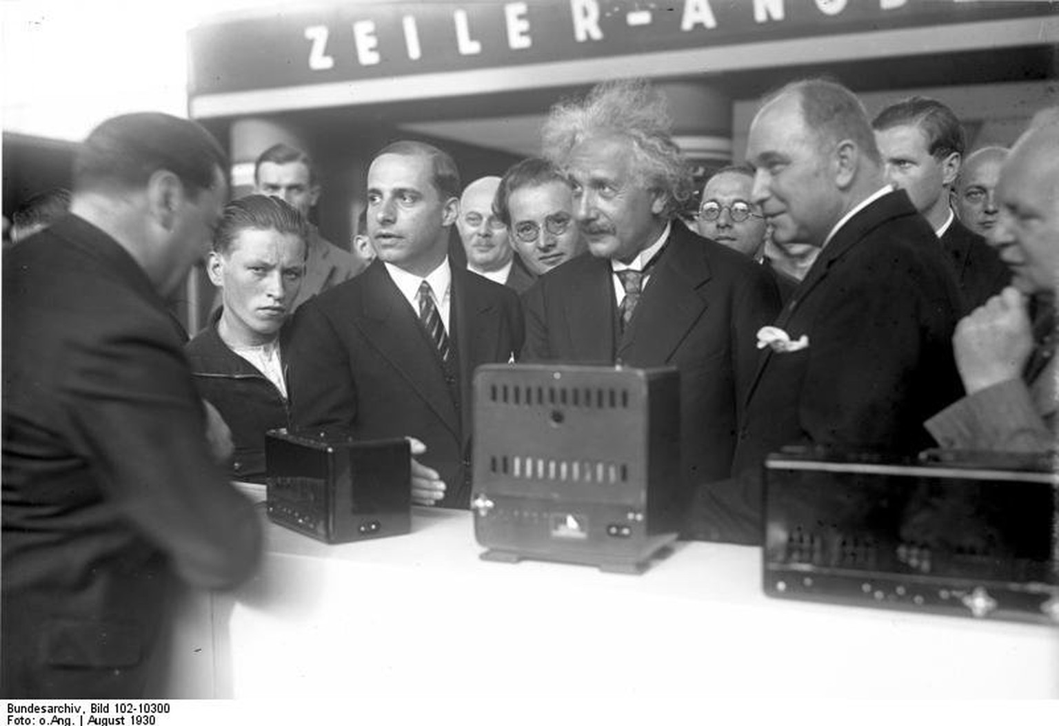 Die Internationale Funkausstellung (IFA) in Berlin ist eine der ältesten Messen für Gebrauchs- und Unterhaltungselektronik. 1930 wurde sie von Albert Einstein eröffnet.
