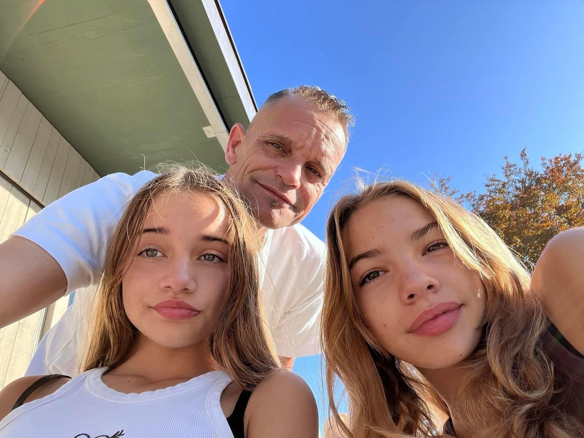 Milko van Rijn (links), seine Töchter Fay (links) und Mia (rechts) haben viel Zeit für die Lehrstellensuche aufgewendet, mittlerweile zerrt diese an ihnen.