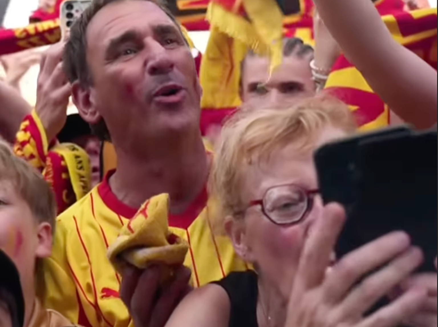 So schön feiert Lens seinen ersten Cupsieg der Vereinsgeschichte ?