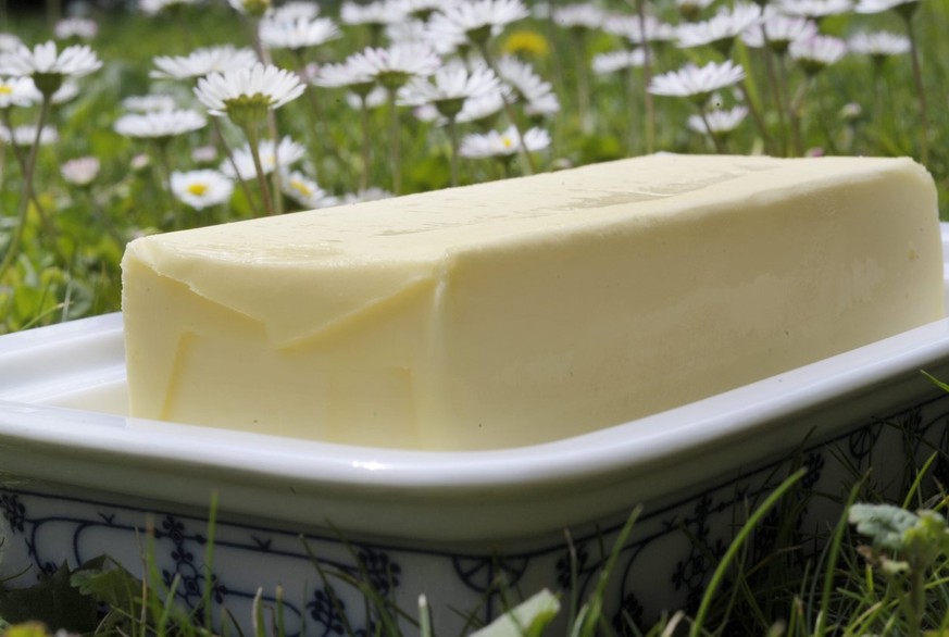 Butter, aufgenommmen am Dienstag, 3. Mai 2011, im Zuercher Oberland. (KEYSTONE/Steffen Schmidt)