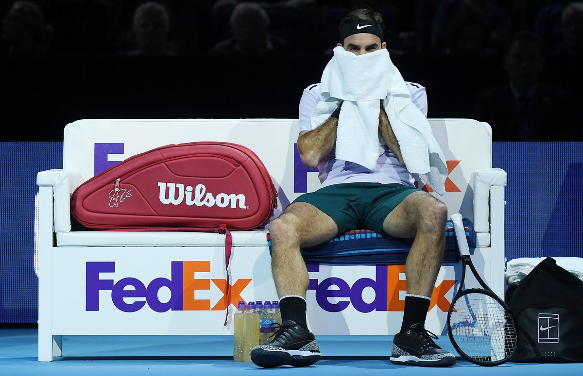 epa06333270 Switzerland's Roger Federer during his round robin match against Croatia's Marin Cilic at the ATP World tennis finals in London, Britain, 16 November 2017. EPA/ANDY RAIN