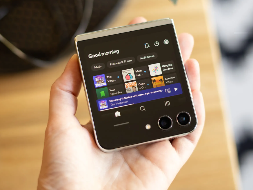 Das Aussendisplay ist ideal für Widgets, aber weniger geeignet für Apps.
