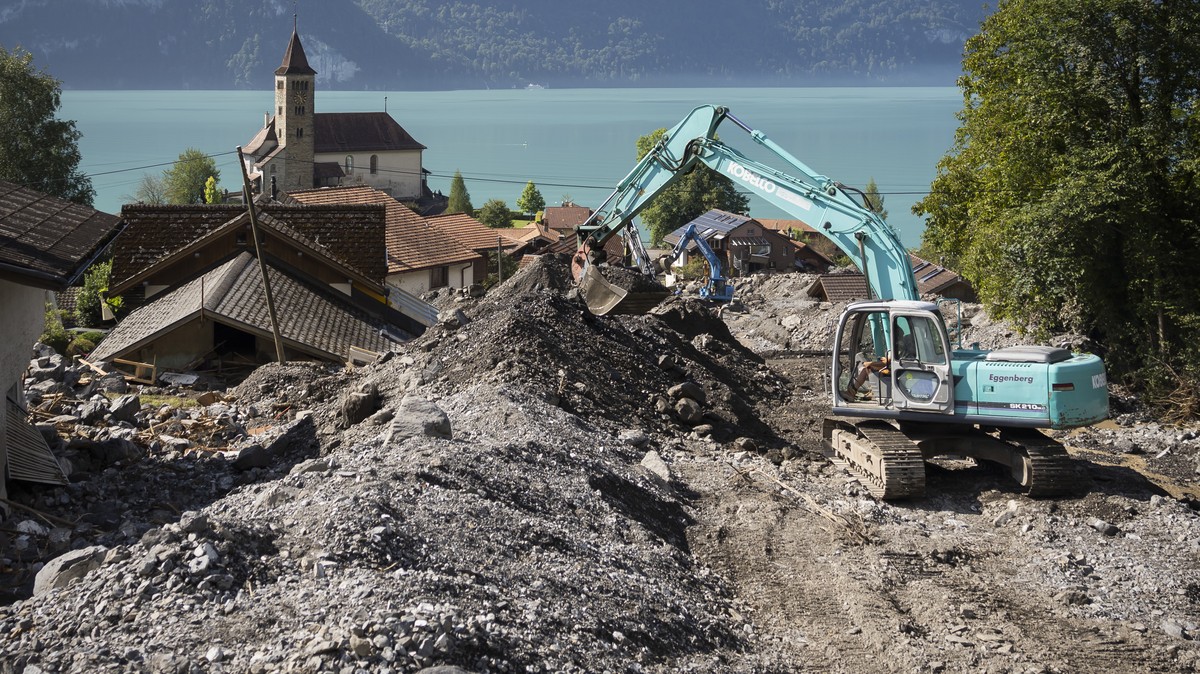 Grabmale-besch-digt-und-weggesp-lt-Brienz-BE-sichert-sorgf-ltig-Bergung-nach-Unwetter-zu