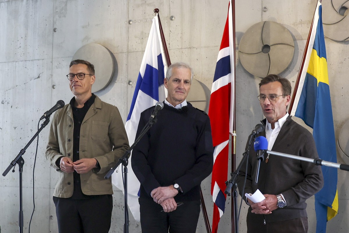 epa11425261 Norwegian Prime Minister Jonas Gahr Store (C), Swedish Prime Minister Ulf Kristersson (R) and Finnish President Alexander Stubb (L) attend a press conference during visit to the Norwegian  ...