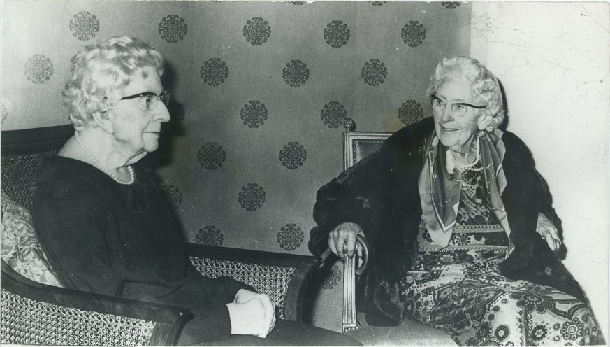 London (United Kingdom), 07/07/1972. Agatha Christie looks at her wax figure at Madame Tussaud&#039;s Museum. Credit: Album / Archivo ABC