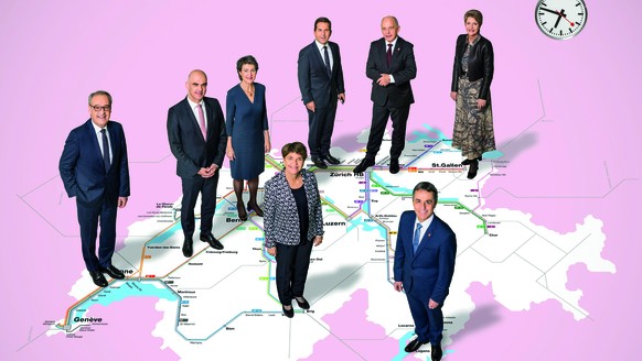 HANDOUT - BILDMONTAGE - Das offizielle Bundesratsfoto 2022 mit den Bundesraeten und Bundesraetinnen Guy Parmelin, Alain Berset, Simonetta Sommaruga, Bundeskanzler Walter Thurnherr, Ueli Maurer, Karin  ...