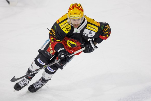 SC Bern PostFinance Top Scorer Christopher DiDomenico waehrend dem Eishockey-Meisterschaftsspiel der National League zwischen dem EHC Kloten und dem SC Bern am Sonntag, 5. Februar 2023, in Kloten. (KE ...