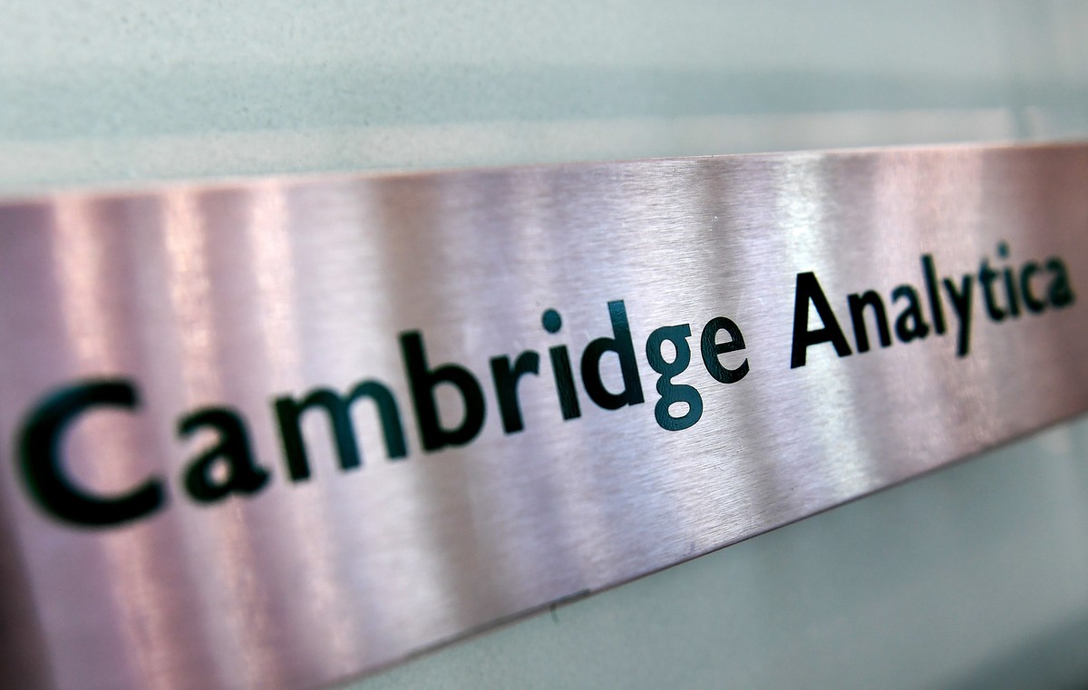epa06617336 Cambridge Analytica's sign at their offices in London, Britain, 21 March 2018. Britain's Information Commissioner Elizabeth Denham has applied for a warrant to search the offices ...