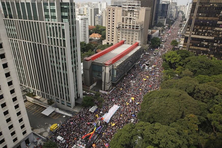 Alljährlich strömen Hunderttausende durch die Strassen von&nbsp;São Paulo.