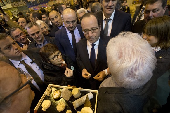 epa05813865 French President Francois Hollande (C-R) tastes cheese as he visits the Agriculture Fair in Paris, France, 25 February 2017. EPA/Michel Euler / POOL