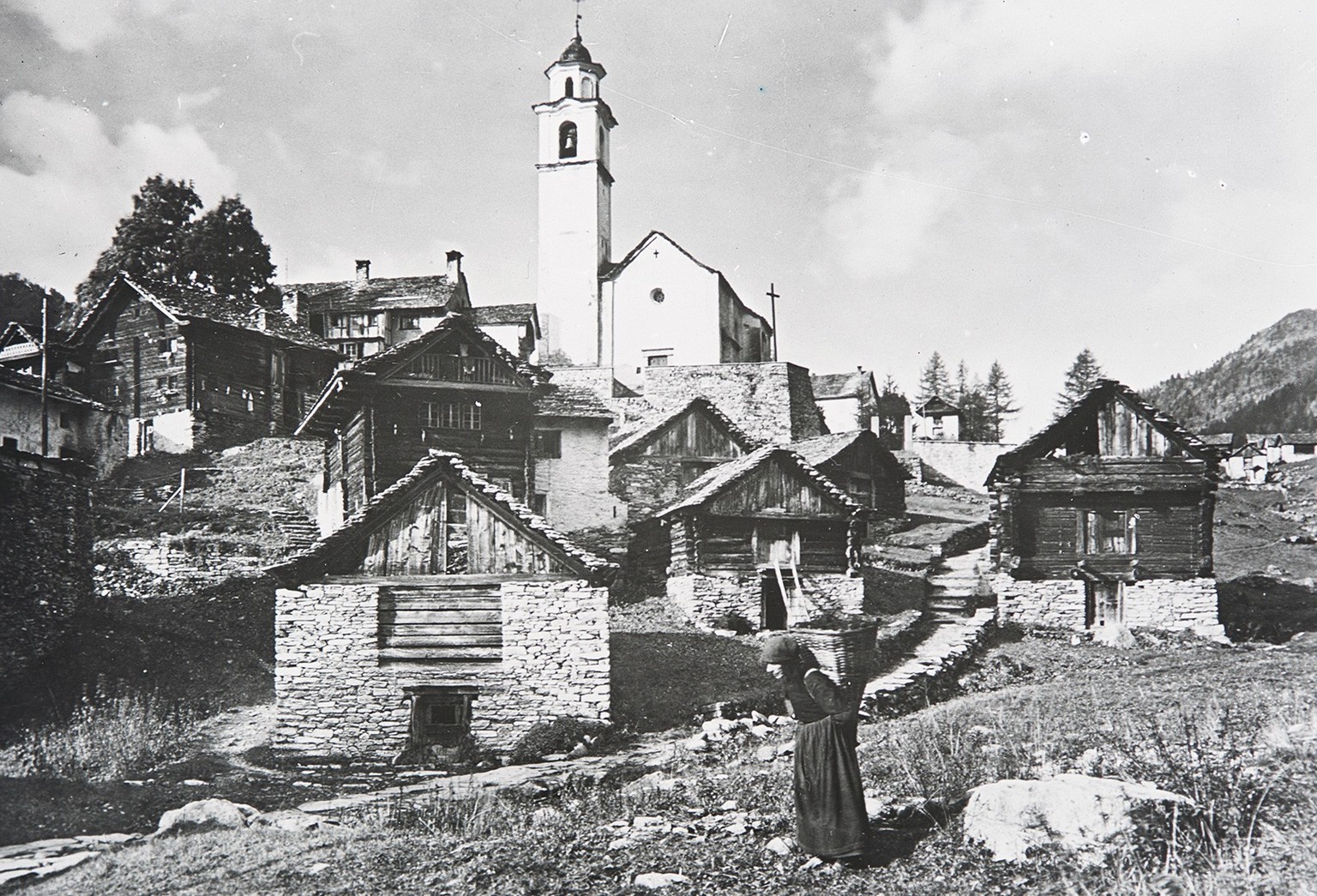 Ansicht des Walserdorfs Bosco Gurin TI, um 1935.
https://permalink.nationalmuseum.ch/100609333