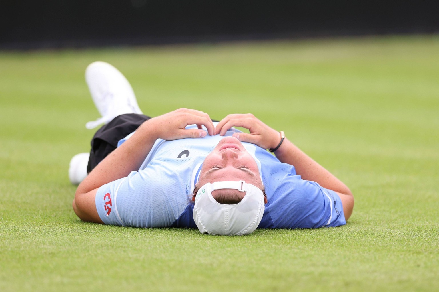 Sport Bilder des Tages Dominic Stricker receives treatment after being hit with a ball from Daniel Evans during a round of 32 match Rothesay Open Nottingham, Day 2, Tennis, Lexus Nottingham Tennis Cen ...