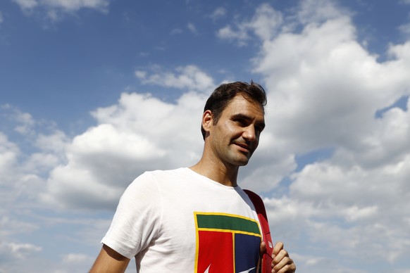 Roger Federer of Switzerland after a training session at the Wimbledon Championships at the All England Lawn Tennis Club, in London, Britain, 09 July 2017. (KEYSTONE/Peter Klaunzer)