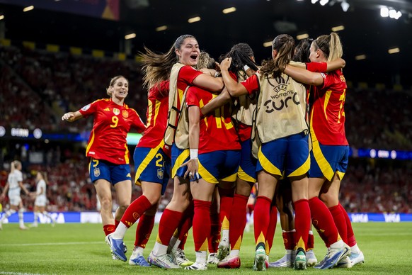 Spain&#039;s soccer players celebrates the 1:0 goal during the UEFA Women&#039;s EURO 2025 quarterfinals soccer match between Spain and Switzerland at the Wankdorf stadium in Bern, Switzerland, on Fri ...