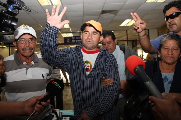 Alvarenga reiste nach Mexiko um die Mutter seines verstorbenen Kameraden zu treffen.