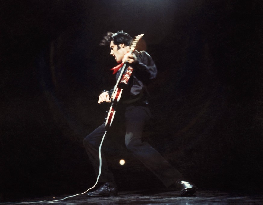 Elvis Presley on his 1968 Comeback Special for television, (1968) NBC File Reference 33595_104THA Hollywood CA USA PUBLICATIONxINxGERxSUIxAUTxONLY Copyright: xCinemaxLegacyxCollection/ThexHollywoodxAr ...
