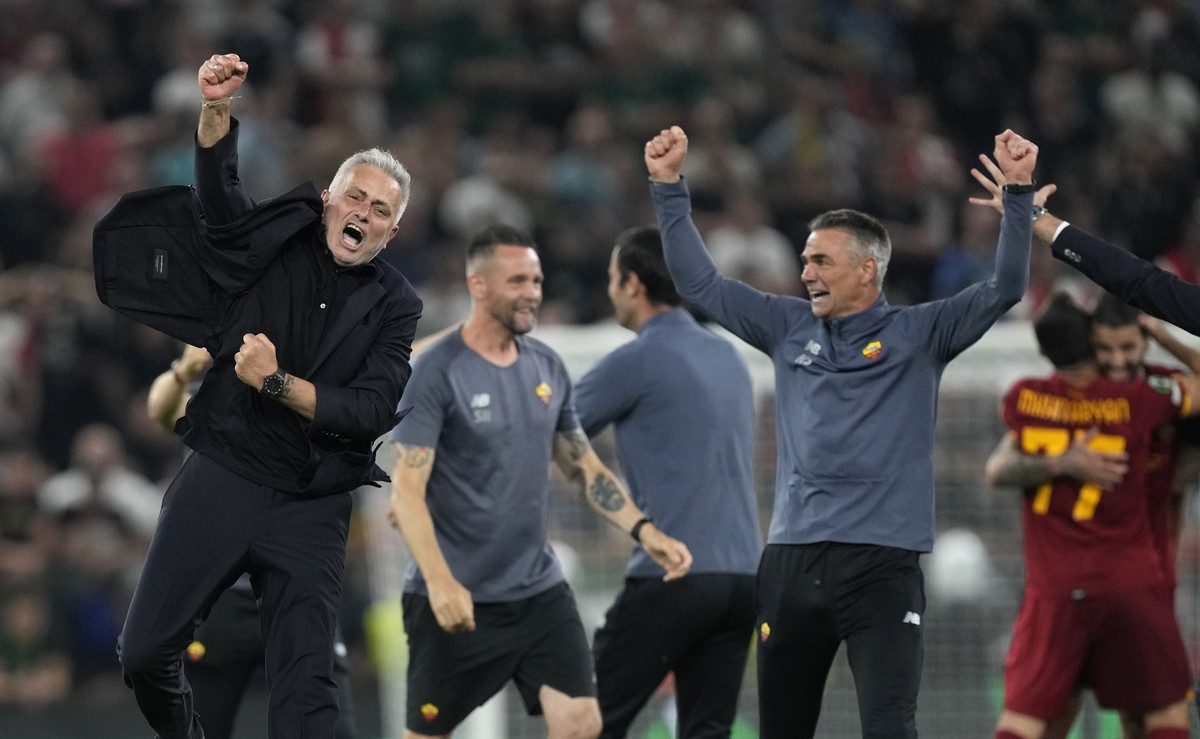 Roma's Jose Mourinho, left, celebrates their victory during the Europa Conference League final between AS Roma and Feyenoord at National Arena in Tirana, Albania, Wednesday, May 25, 2022. (AP Pho ...