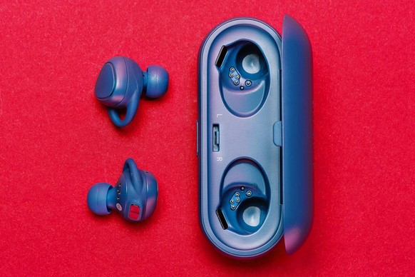 Kabellosen, sprachgesteuerten Kopfhörern gehört die Zukunft – und Samsungs Gear IconX gehören zu den besten, die man aktuell kaufen kann. Der Spass kostet allerdings auch rund 200 Franken.