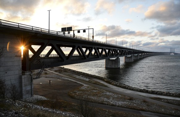 Die Öresundbrücke verbindet Dänemark mit dem schwedischen Festland.