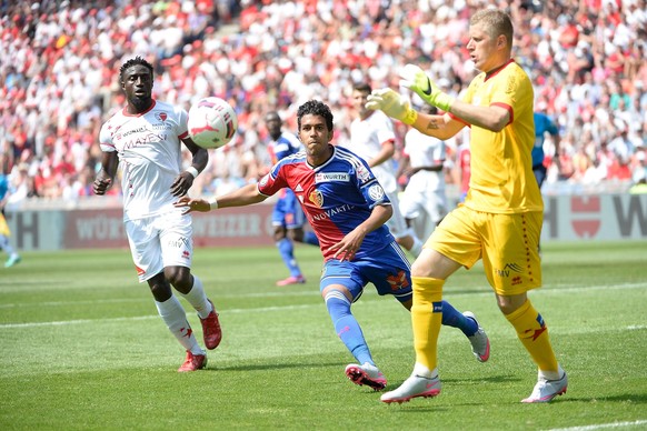 07.06.2015; Basel; Fussball Schweizer Cup FC Basel - FC Sion; Xavier Kouassi (Sion) und Torhueter Andris Vanins (Sion) gegen Ahmed Abdelgaber Hamoudi (Basel) (Daniela Frutiger/freshfocus)