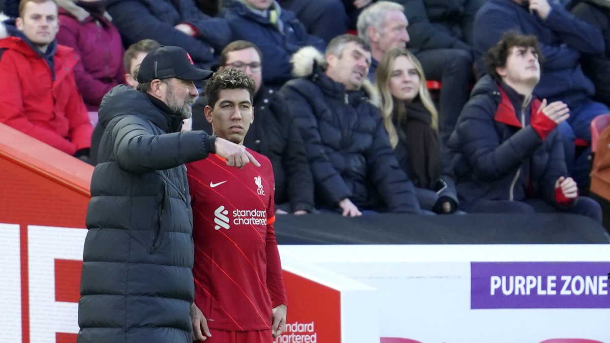 Liverpool's manager Jurgen Klopp, left, gives instructions to Liverpool's Roberto Firmino during the English FA Cup third round soccer match between Liverpool and Shrewsbury Town at Anfield  ...